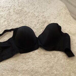 Smooth Black Strapless Molded-Cup Bra for Everyday Support